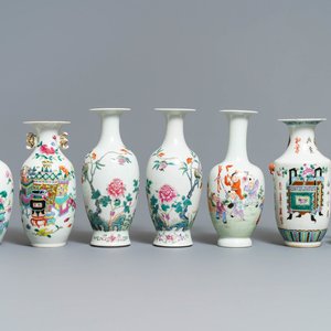 Sept vases en porcelaine de Chine famille rose, 19/20ème — photo 1