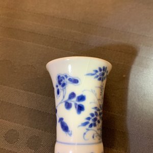 Sept vases miniatures en porcelaine de Chine bleu et blanc, Kangxi — photo 5