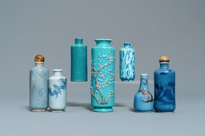 Sept vases miniatures et tabatières en porcelaine de Chine, 19/20ème
