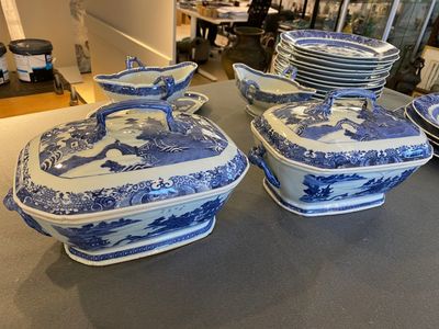 Service à 53 pièces en porcelaine de Chine en bleu et blanc, Qianlong — photo 1