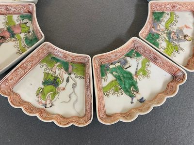 Service à mendiants de huit pièces en porcelaine de Chine famille rose à décor des 'huit immortels', 19ème — photo 3
