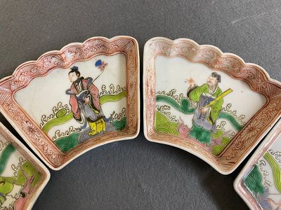 Service à mendiants de huit pièces en porcelaine de Chine famille rose à décor des 'huit immortels', 19ème — photo 4