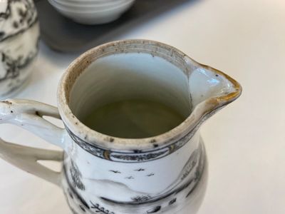 Service à thé de 11 pièces en porcelaine de Chine grisaille à décor d'une Européenne et son garçon, Qianlong — photo 15