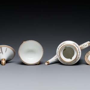 Service à thé de 14 pièces en porcelaine de Paris à décor d'angelots, marque de Nast, 19ème — photo 8