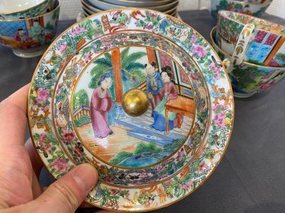 Service à thé de 24 pièces en porcelaine de Chine famille rose de Canton, 19ème — photo 5
