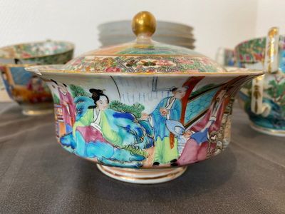 Service à thé de 24 pièces en porcelaine de Chine famille rose de Canton, 19ème — photo 6