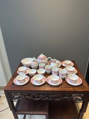 Service à thé de 28 pièces en porcelaine de Chine aux monogrammes couronnés, Qianlong — photo 1
