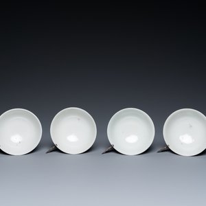 Service à thé de huit pièces en porcelaine de Chine famille rose à décor millefleurs à monture en argent, marque de Qianlong, 20ème — photo 11