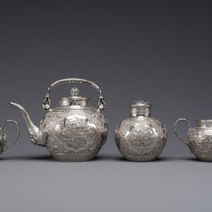 Service à thé en argent de quatre pièces sur présentoir, marque Tu Mao Xing 塗茂興, Chine, 19ème — photo 8
