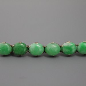 Set Chinese jade sieraden: twee armband en een broche — foto 1