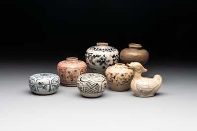 Seven Annamese or Vietnamese blue, white and polychrome wares, 16/17th C.