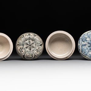 Seven Annamese or Vietnamese blue, white and polychrome wares, 16/17th C. — photo 12