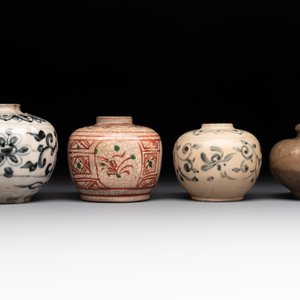 Seven Annamese or Vietnamese blue, white and polychrome wares, 16/17th C. — photo 2