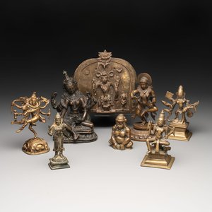 Seven bronze figures of deities and a religious relief plaque, India and Nepal, 18/19th C. — 照片 1