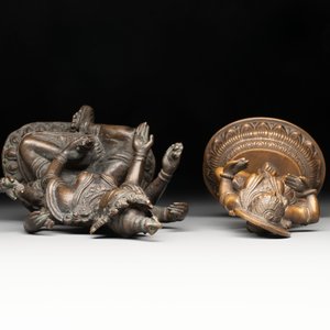 Seven bronze figures of deities and a religious relief plaque, India and Nepal, 18/19th C. — 照片 8
