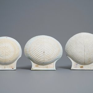 Seven Chinese blue and white and Imari-style shell-shaped dishes, Kangxi — 照片 3