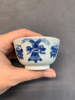 Seven Chinese blue and white cups and six saucers, Kangxi/Yongzheng — photo 34