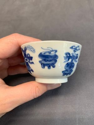 Seven Chinese blue and white cups and six saucers, Kangxi/Yongzheng — photo 35