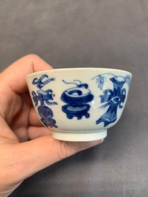 Seven Chinese blue and white cups and six saucers, Kangxi/Yongzheng — photo 37