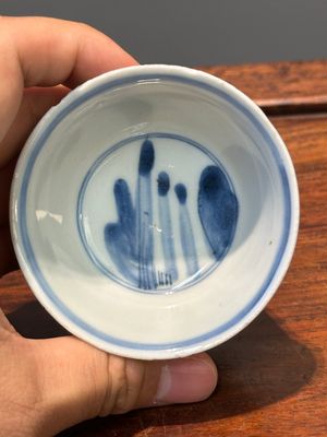 Seven Chinese blue and white cups and six saucers, Transitional period/early Kangxi — 照片 4