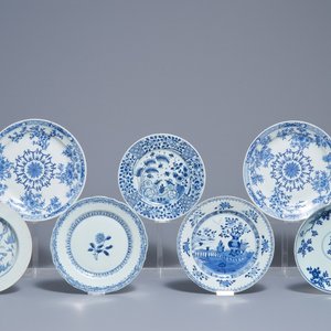 Seven Chinese blue and white dishes and plates, Kangxi/Qianlong — photo 1