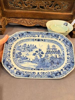 Seven Chinese blue and white, famille rose, and celadon wares, 18/19th C. — foto 18