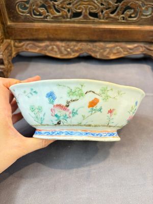 Seven Chinese blue and white, famille rose, and celadon wares, 18/19th C. — foto 26