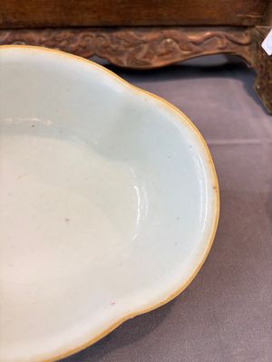 Seven Chinese blue and white, famille rose, and celadon wares, 18/19th C. — foto 28