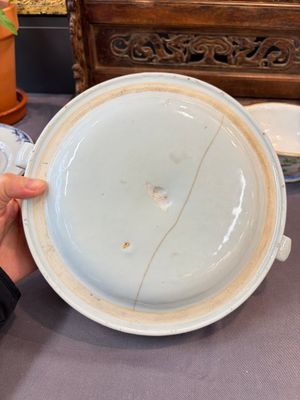 Seven Chinese blue and white, famille rose, and celadon wares, 18/19th C. — foto 46