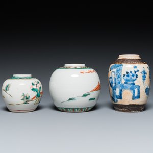 Seven Chinese blue and white, famille rose and verte jars, 19/20th C. — photo 10