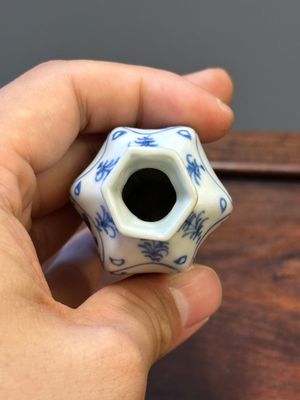 Seven Chinese blue and white 'Long Eliza' miniature vases, Kangxi — 照片 15