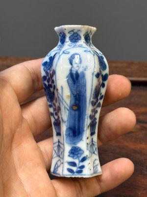 Seven Chinese blue and white 'Long Eliza' miniature vases, Kangxi — 照片 19