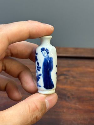 Seven Chinese blue and white 'Long Eliza' miniature vases, Kangxi — 照片 2