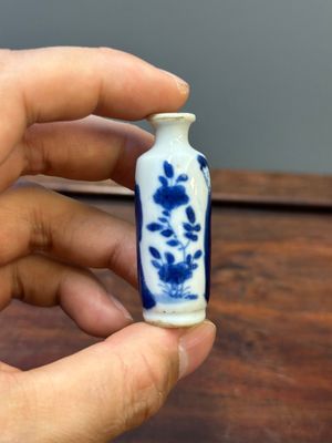 Seven Chinese blue and white 'Long Eliza' miniature vases, Kangxi — 照片 3