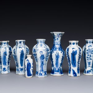 Seven Chinese blue and white 'Long Eliza' miniature vases, Kangxi — 照片 1