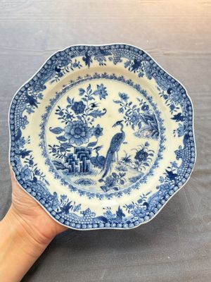 Seven Chinese blue and white plates and dishes with floral design, 18th C. — photo 13