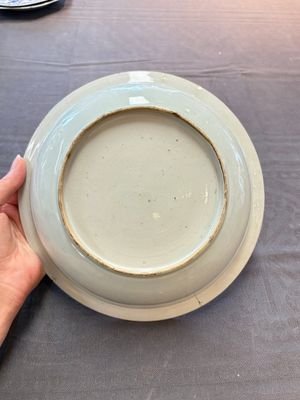 Seven Chinese blue and white plates and dishes with floral design, 18th C. — photo 8