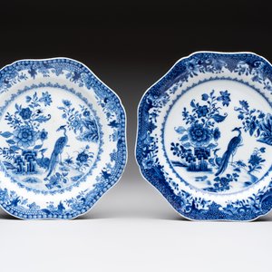Seven Chinese blue and white plates and dishes with floral design, 18th C. — photo 6