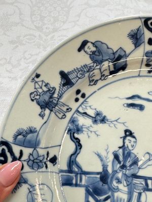 Seven Chinese blue and white plates with figural and floral design, 18/19th C. — photo 11