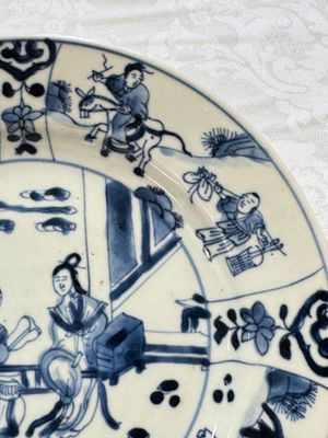 Seven Chinese blue and white plates with figural and floral design, 18/19th C. — photo 12