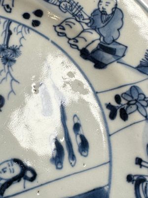 Seven Chinese blue and white plates with figural and floral design, 18/19th C. — photo 16