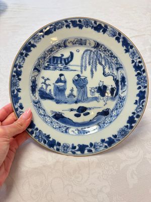 Seven Chinese blue and white plates with figural and floral design, 18/19th C. — photo 20