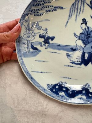Seven Chinese blue and white plates with figural and floral design, 18/19th C. — photo 3