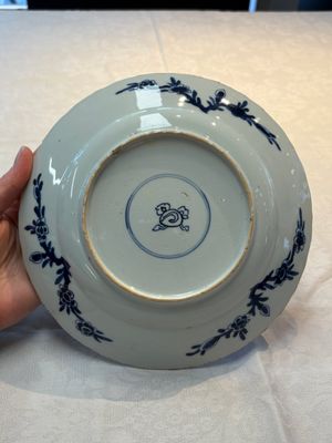 Seven Chinese blue and white plates with floral design, Kangxi — photo 15