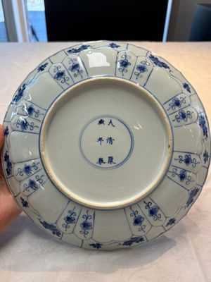 Seven Chinese blue and white plates with floral design, Kangxi — photo 3