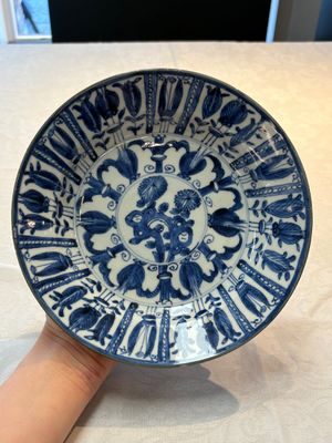 Seven Chinese blue and white plates with floral design, Kangxi — photo 8