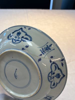 Seven Chinese blue and white plates with floral design, Kangxi — photo 10