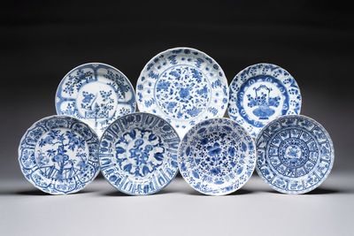 Seven Chinese blue and white plates with floral design, Kangxi