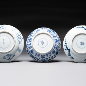 Seven Chinese blue and white plates with floral design, Kangxi — photo 3