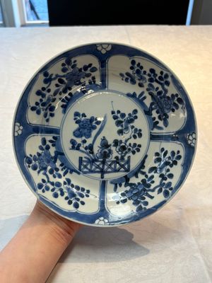 Seven Chinese blue and white plates with floral design, Kangxi — foto 11